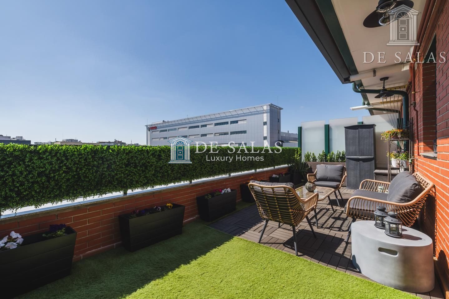 Luminoso y bonito Ático con vistas despejadas