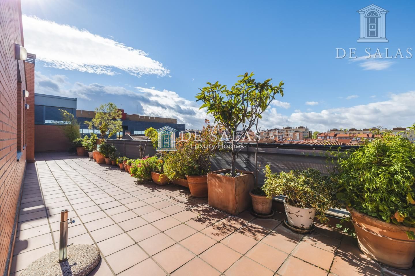image_399540_1.jpg Ático con terraza de 90 m2 en Campo de las Naciones