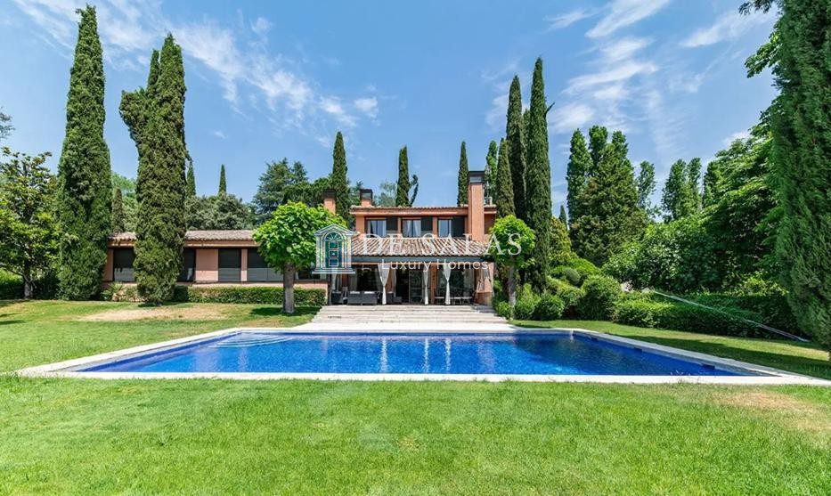 Exclusiva vivienda independiente en venta con vistas al campo de golf 1