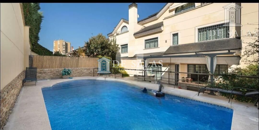 Magnífico chalet adosado en el Parque de Conde de Orgaz