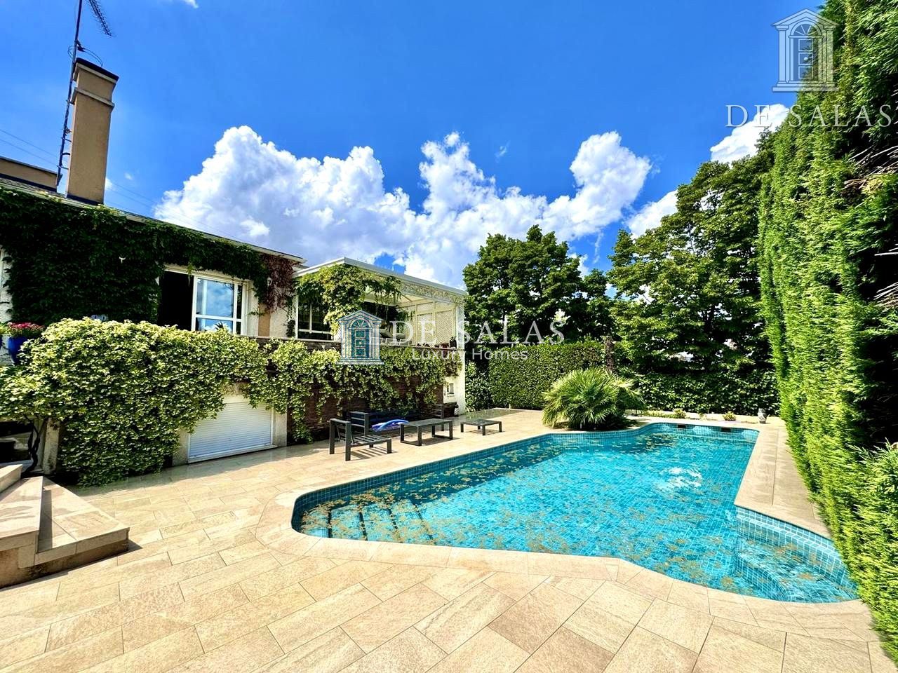 Luxury semi-detached house in La Moraleja – 400 m2