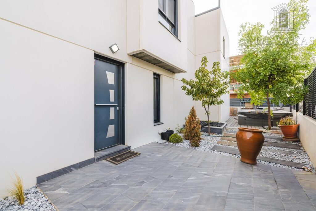 Fantástico chalet independiente en esquina en Valdebebas