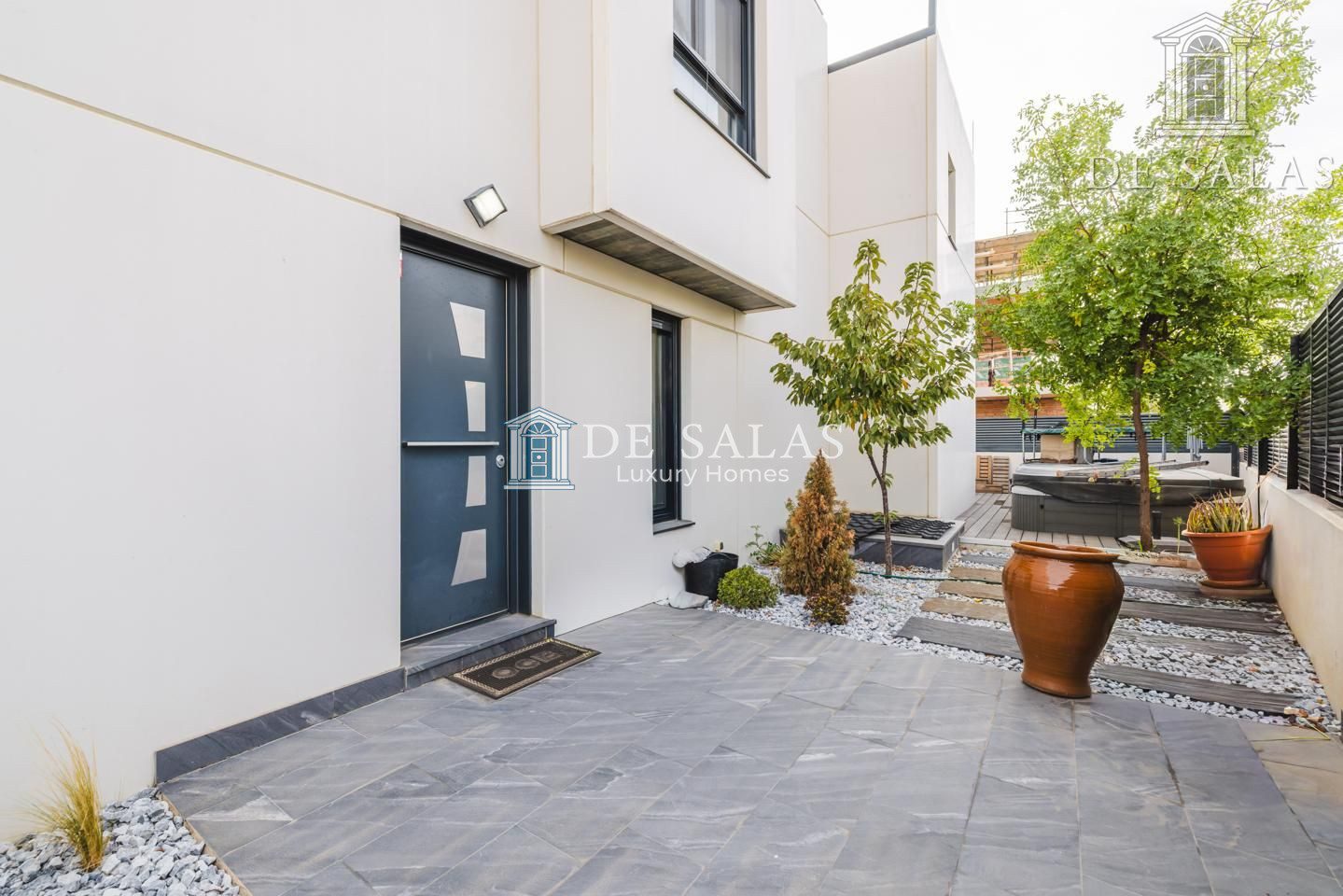 Fantástico chalet independiente en esquina en Valdebebas