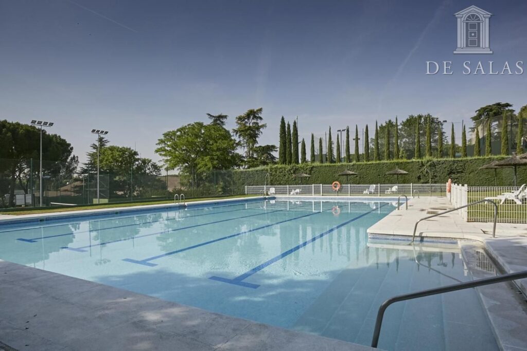 Chalet independiente en urbanización cerrada