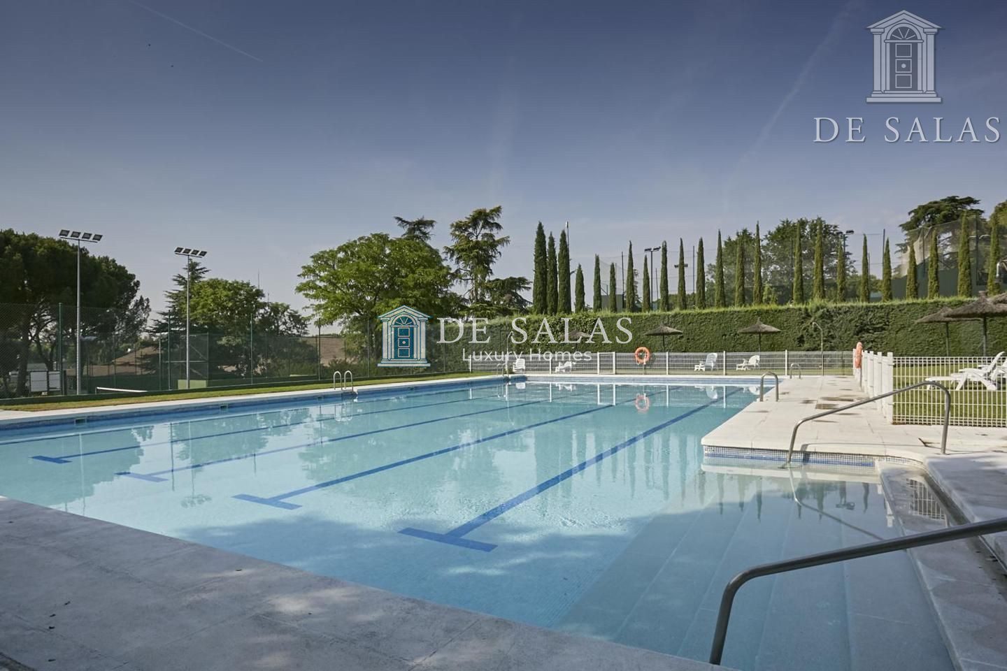 Chalet independiente en urbanización cerrada