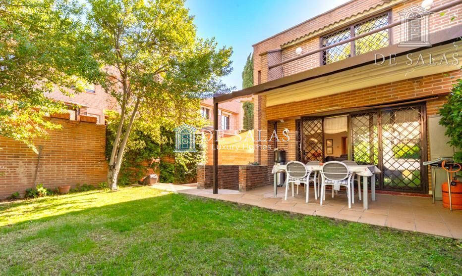 Exclusivo chalet pareado en venta en el Soto de la Moraleja