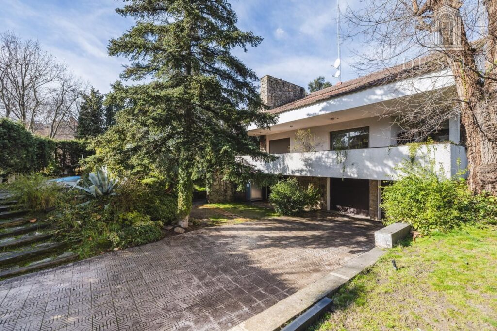 Inmuebles 14 Exclusivo chalet con jardín consolidado y piscina