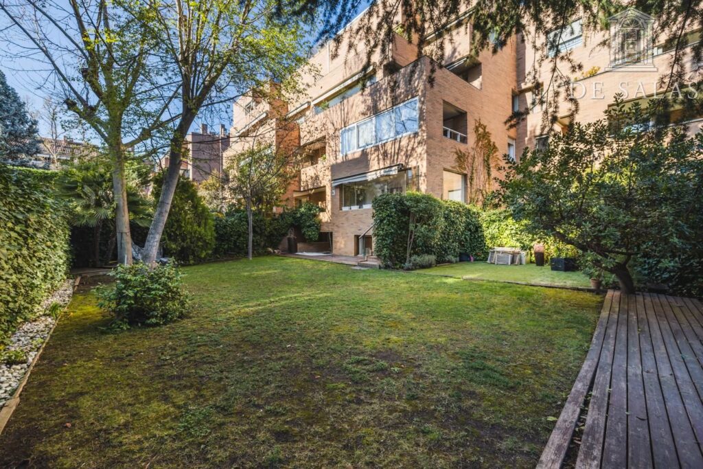 Espectacular bajo dúplex de lujo con jardín en El Soto de la Moraleja