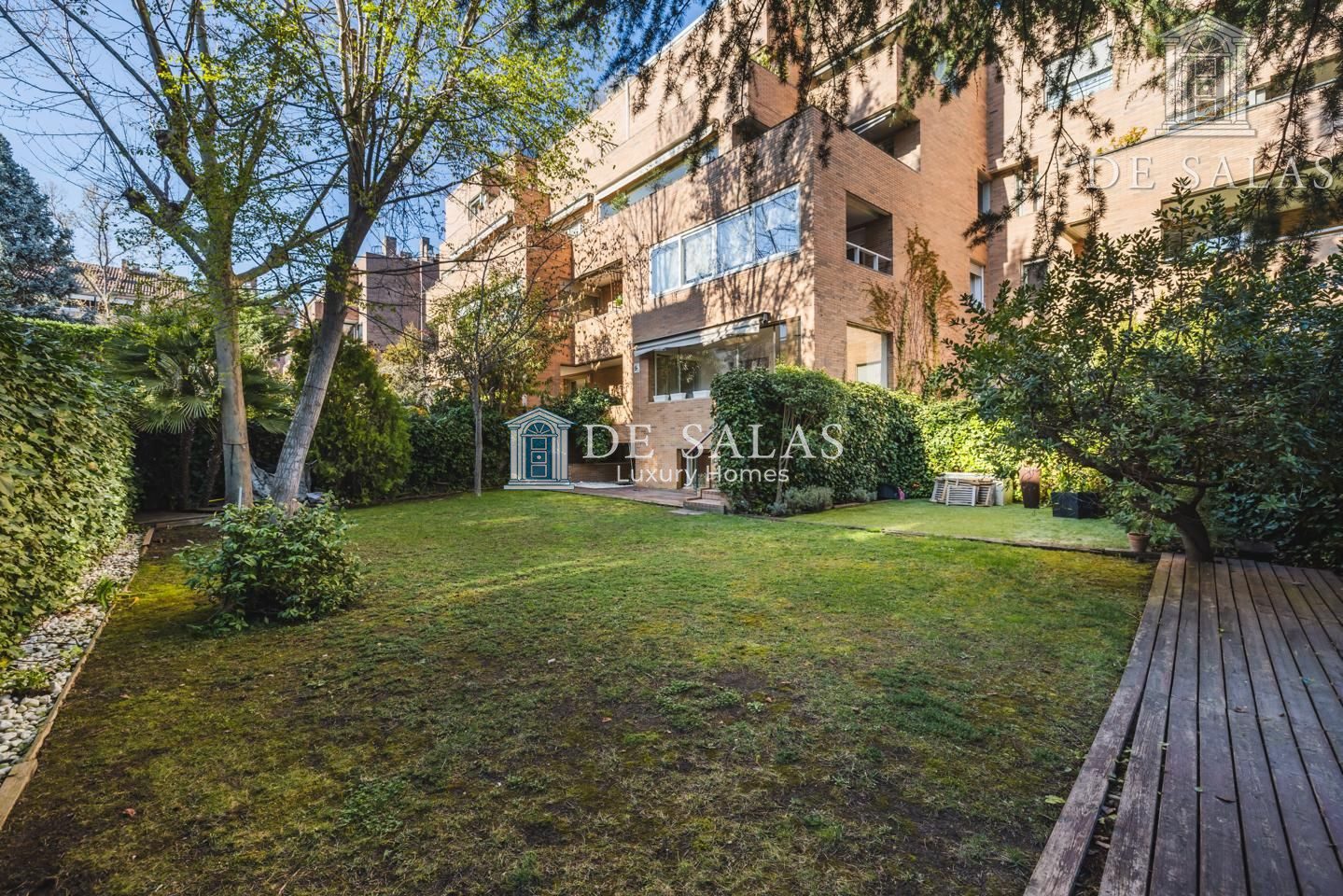 Espectacular bajo dúplex de lujo con jardín en El Soto de la Moraleja