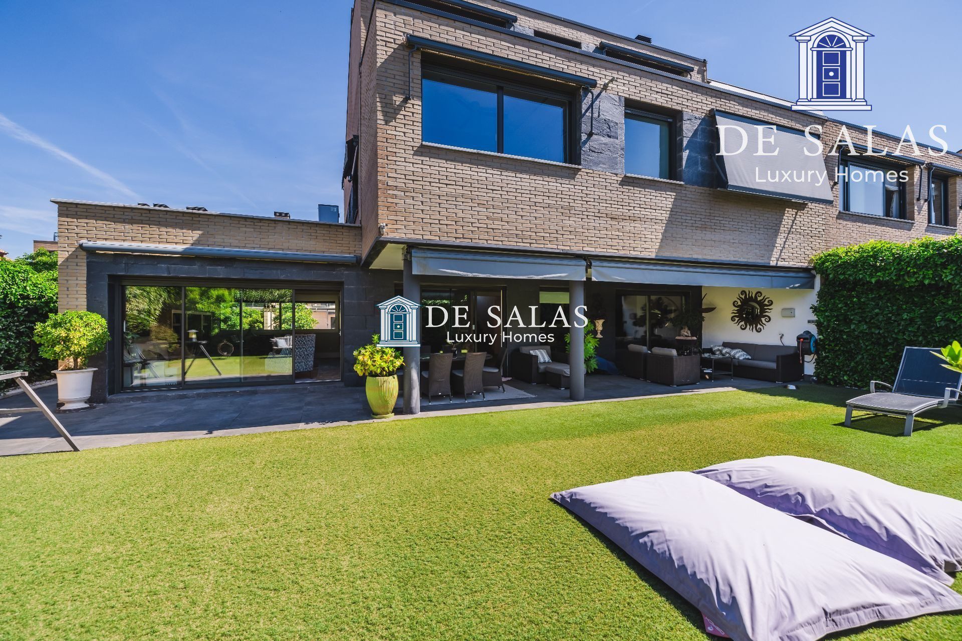 Fantástico chalet pareado de lujo en urbanización privada en El Encinar de los Reyes.