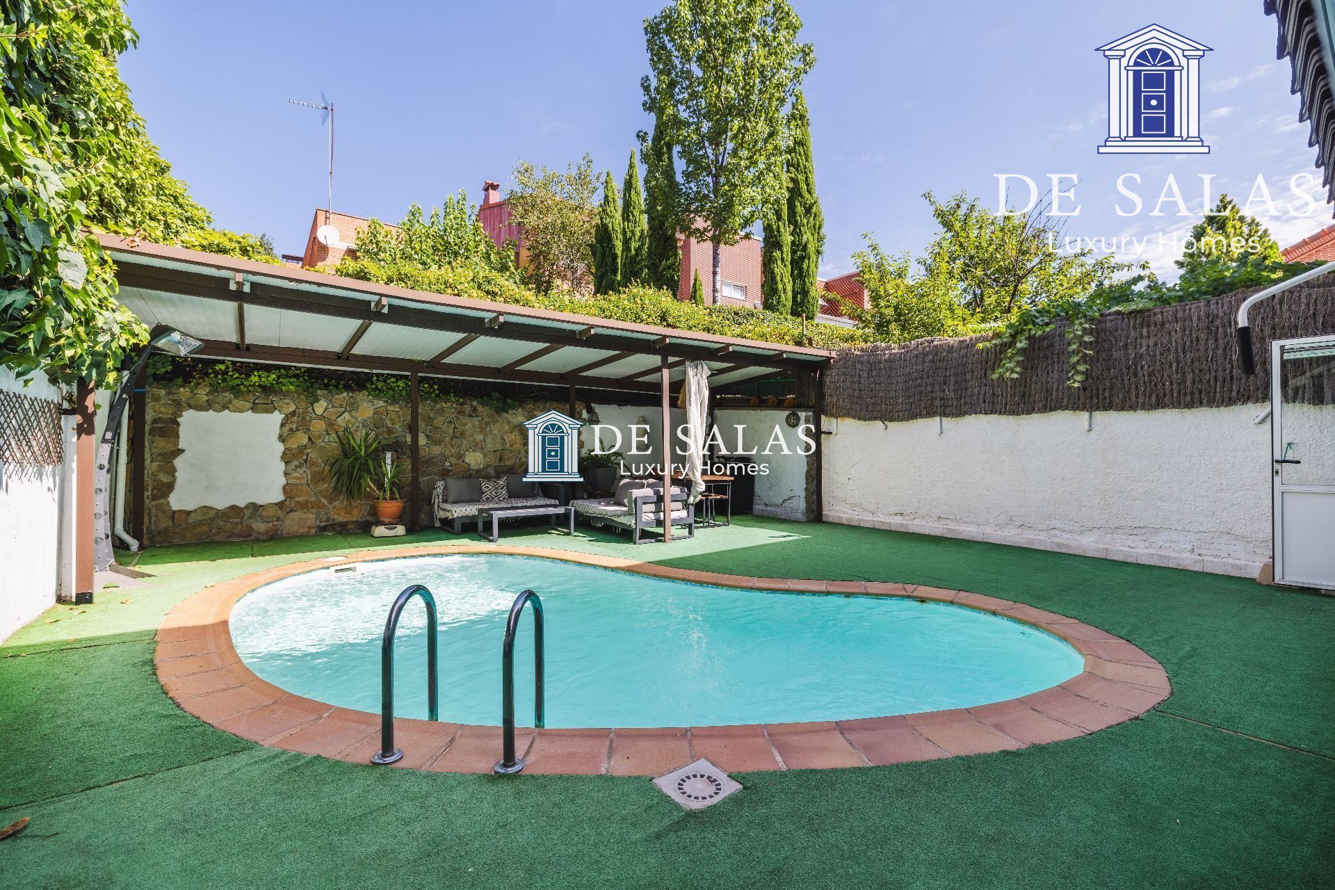 Chalet Pareado con piscina privada en Palomas
