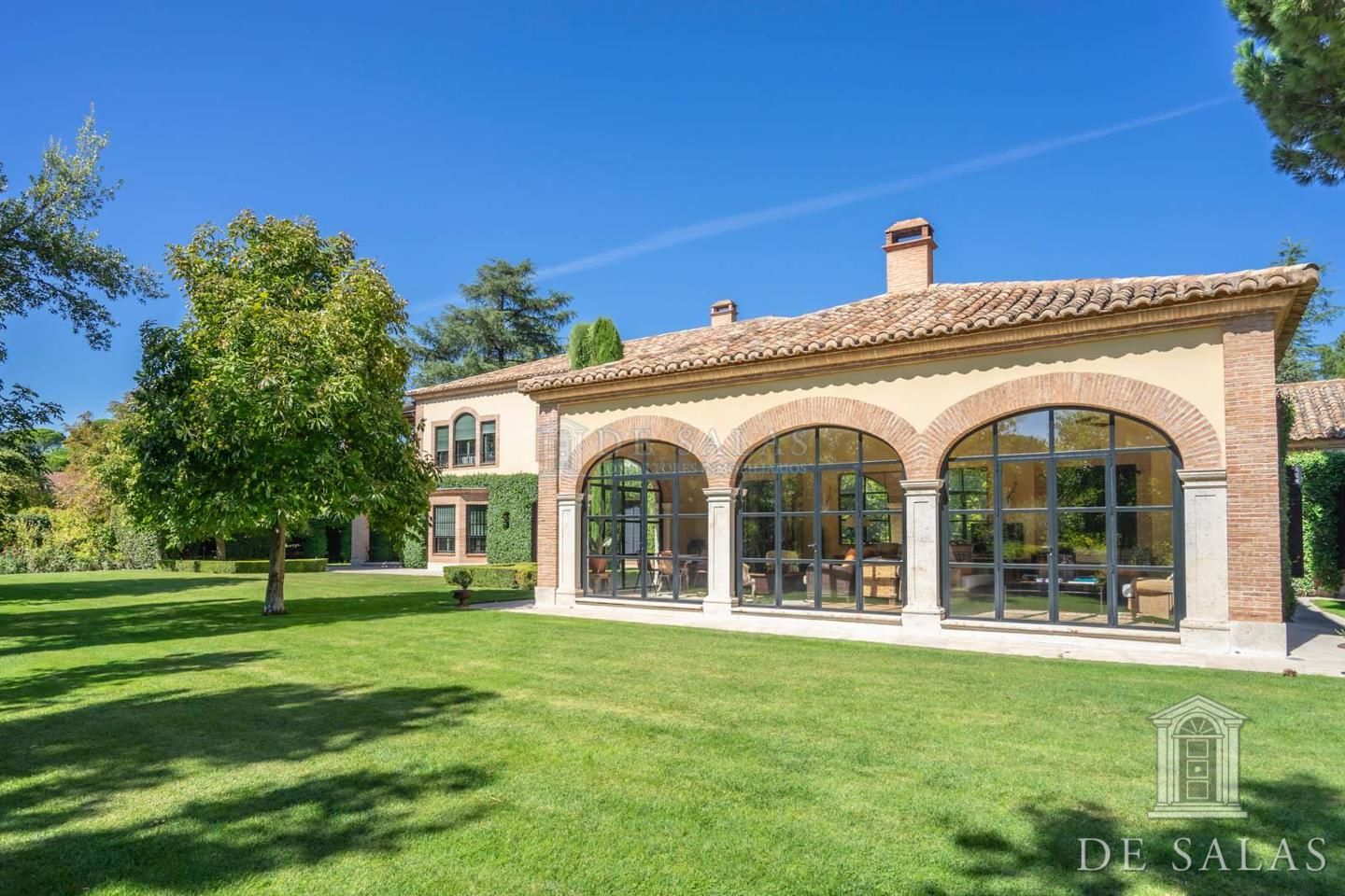 Luxury independent villa in La Moraleja – 1300 m2