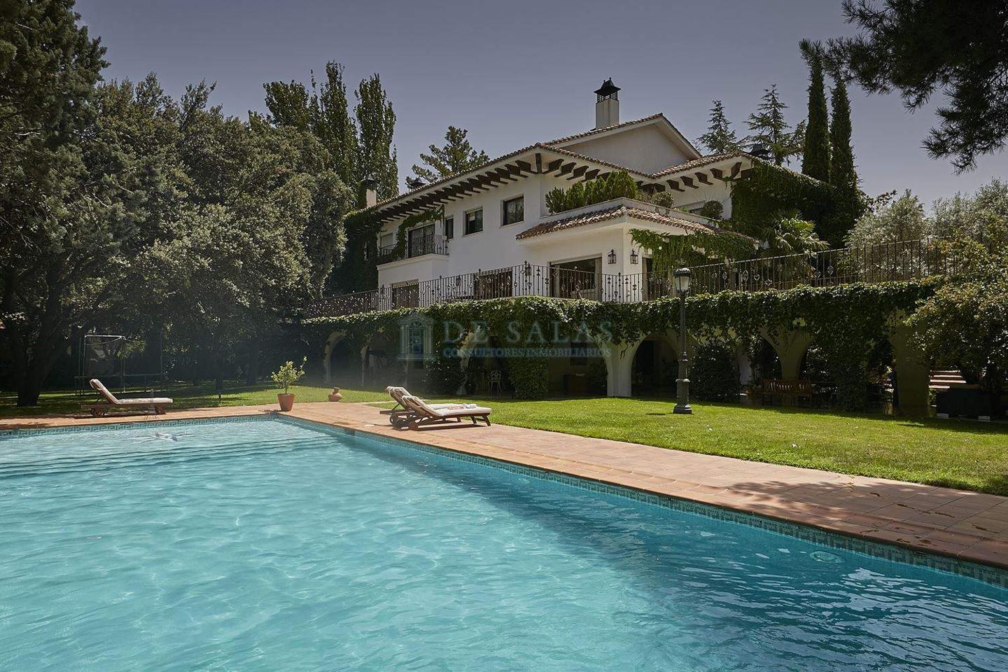 Luxury independent villa in La Moraleja – 995 m2