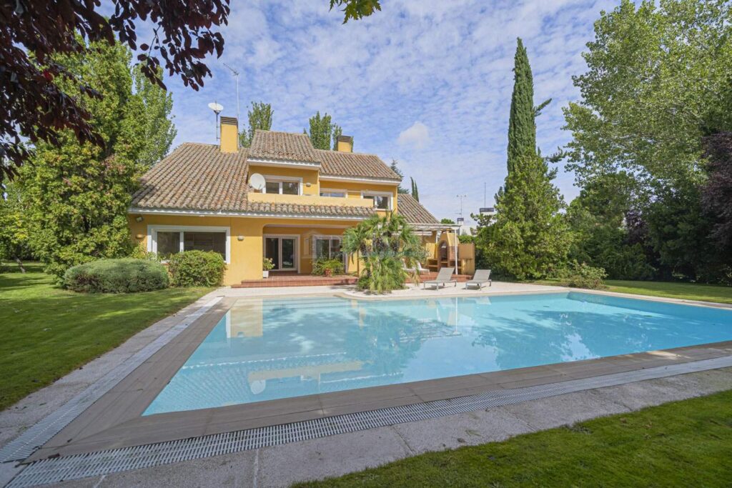 Casa Chalet en venta en Alcobendas de 500m2 REF:MOV03134