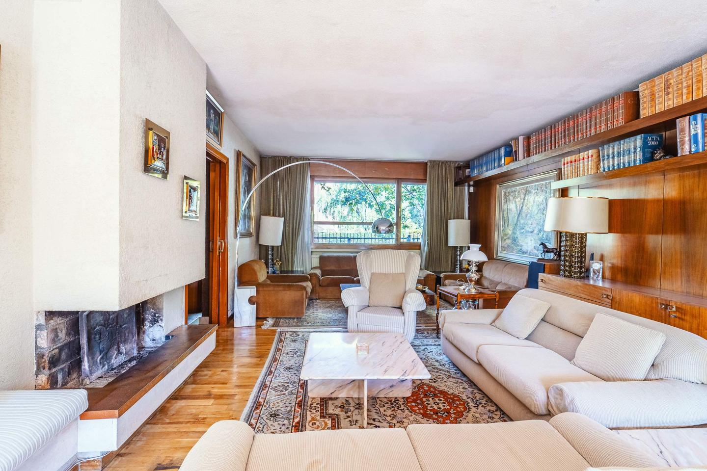 Casa Chalet en venta en Madrid de 337m2 REF:MIV01895