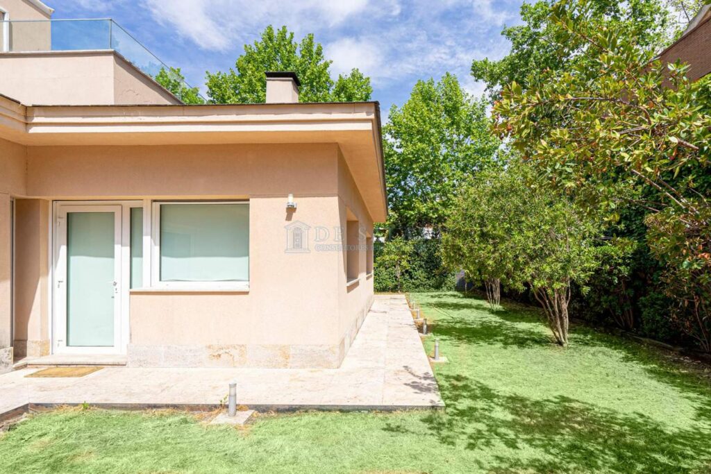 Casa Chalet en venta en Madrid de 486m2 REF:MIV01154