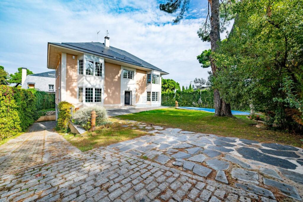 Casa Chalet en venta en Madrid de 585m2 REF:MIV01905