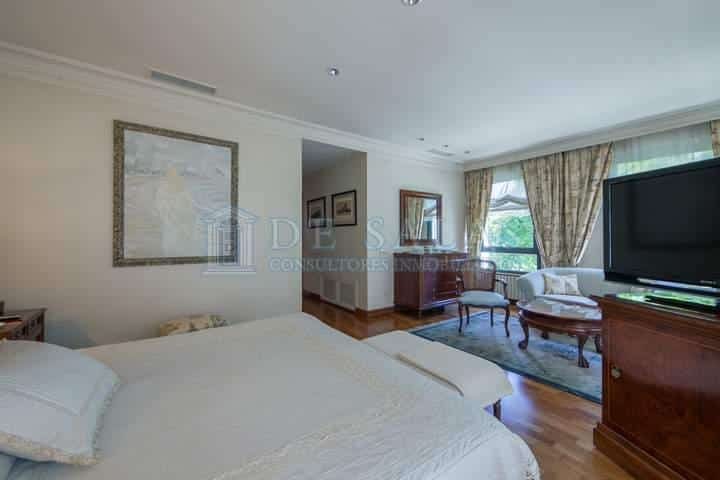 Casa Chalet en venta en Madrid de 705m2 REF:MIV01257