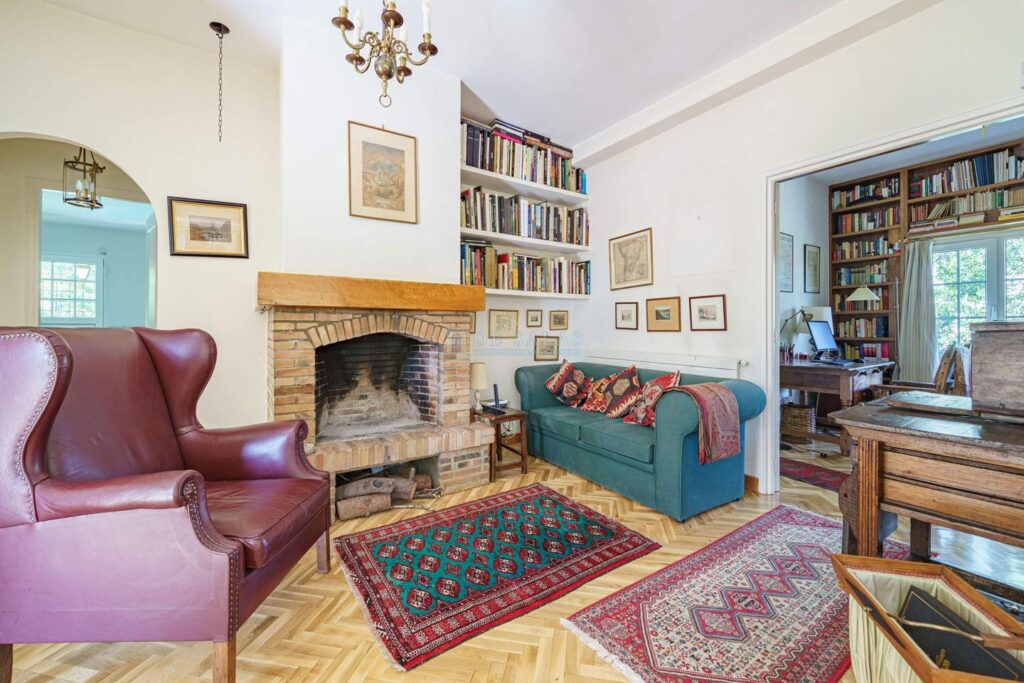 Casa Chalet en venta en Madrid de 243m2 REF:MIV01835