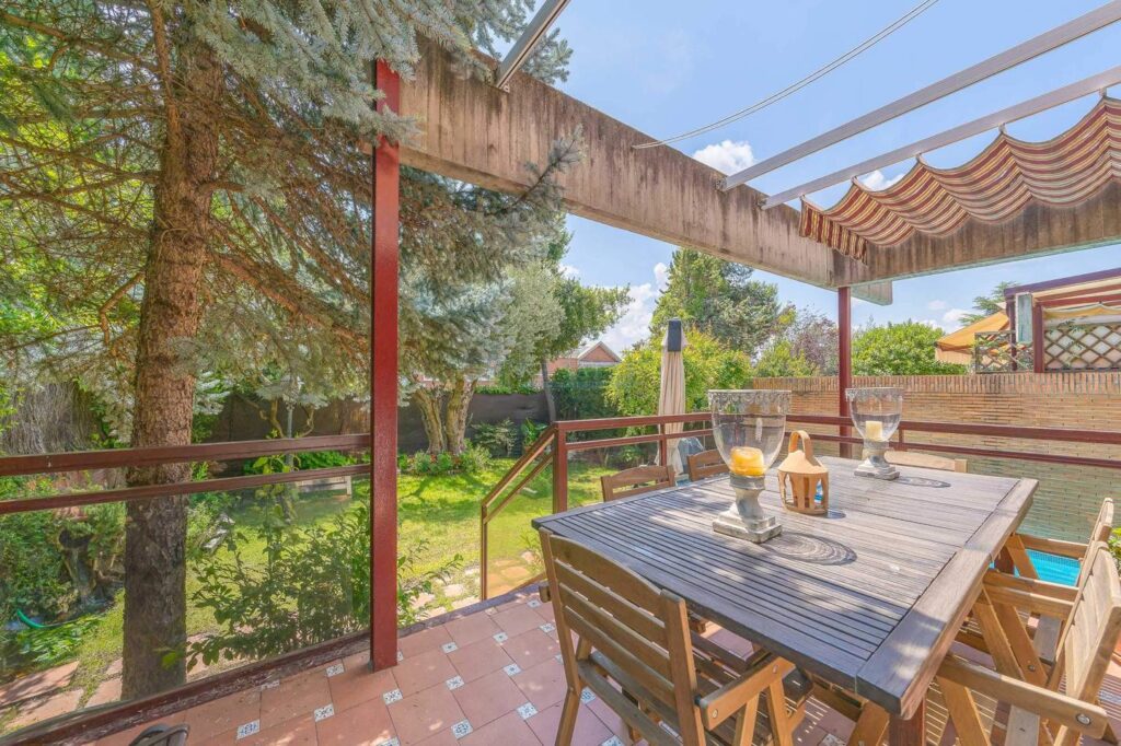 Casa Chalet en venta en Madrid de 313m2 REF:MAV02136