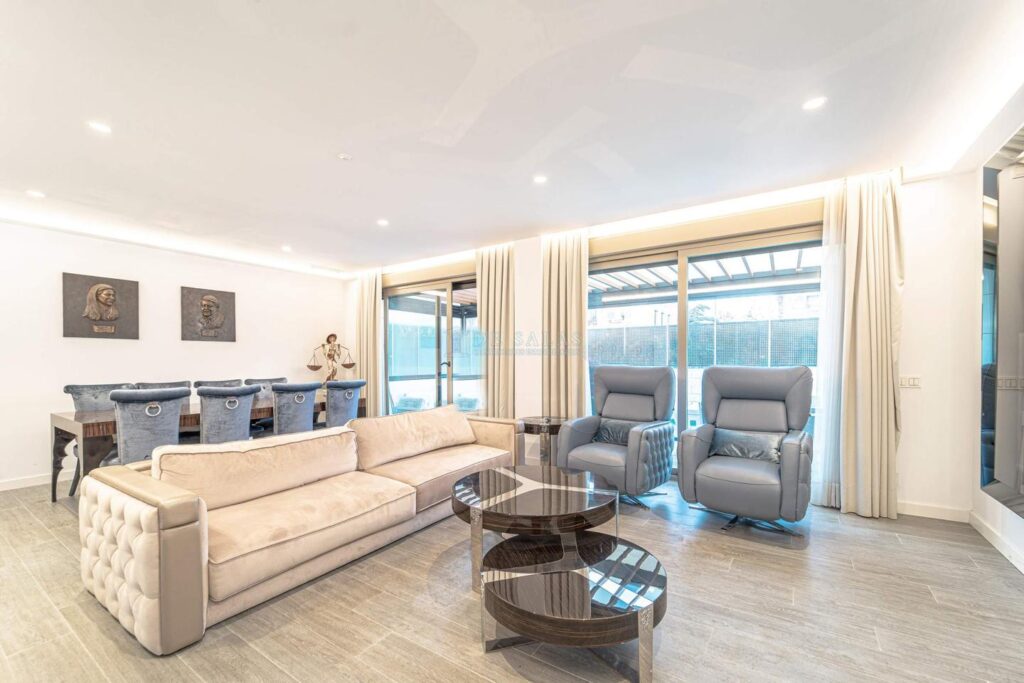 Casa Chalet en venta en Madrid de 327m2 REF:MAV02430