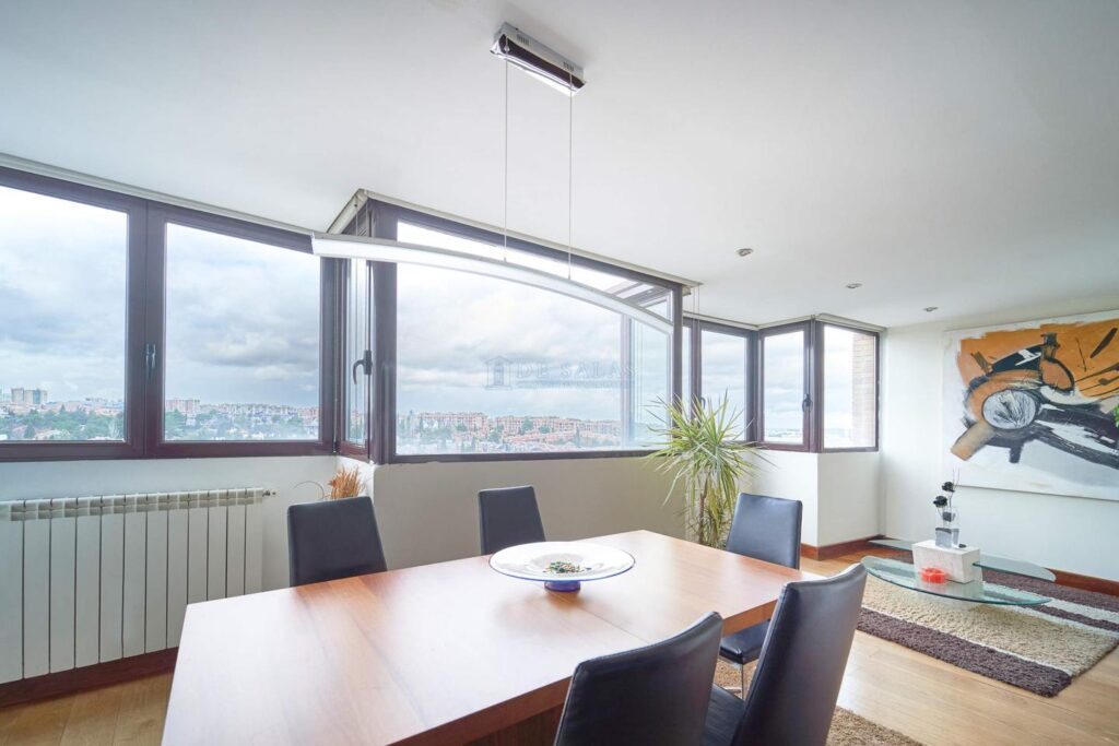 Ático en venta en Madrid de 275m2 REF:MAV02407