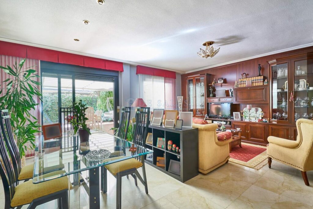 Casa Chalet en venta en Madrid de 319m2 REF:MAV02286