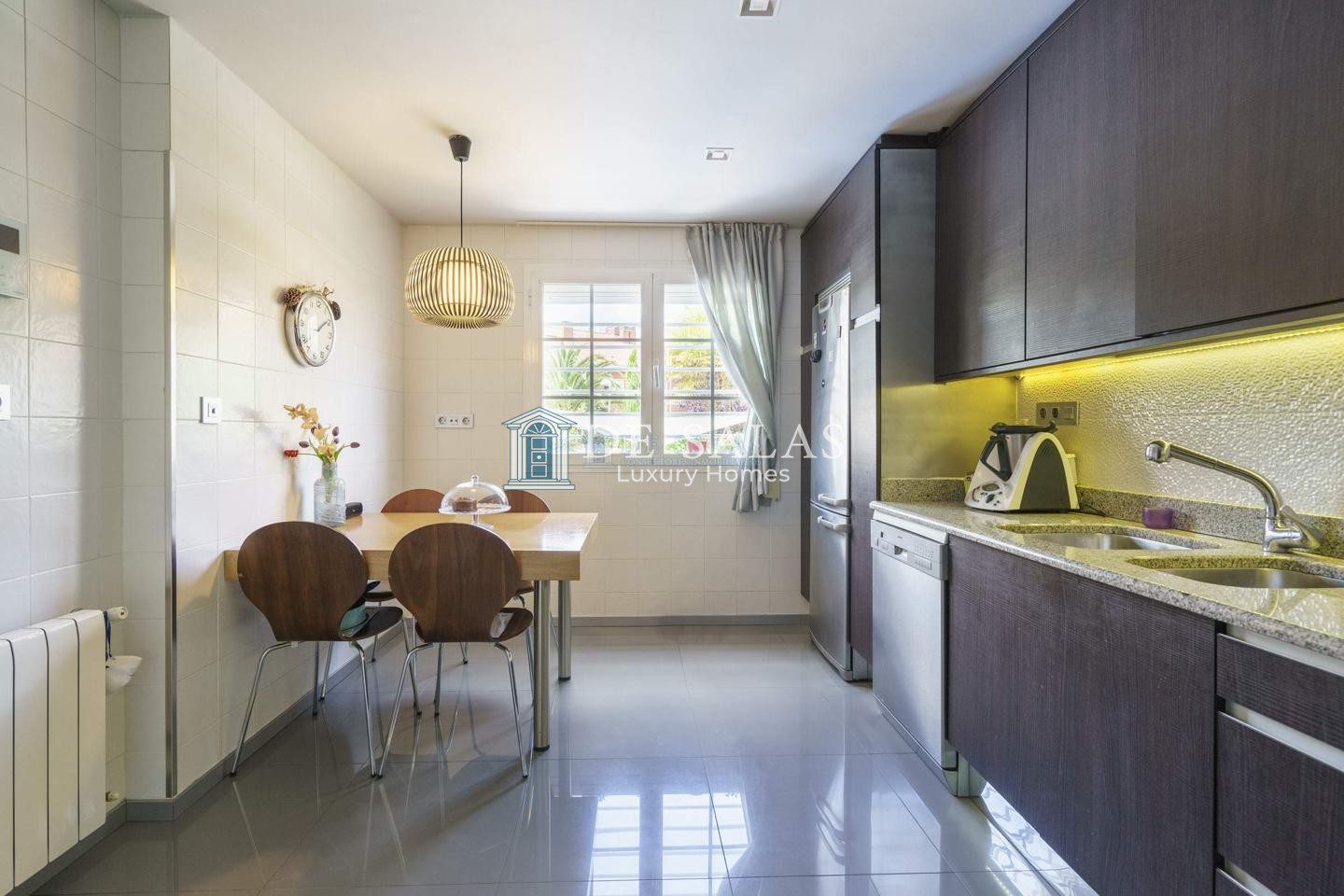 Casa Chalet en venta en Madrid de 258m2 REF:MAV02372