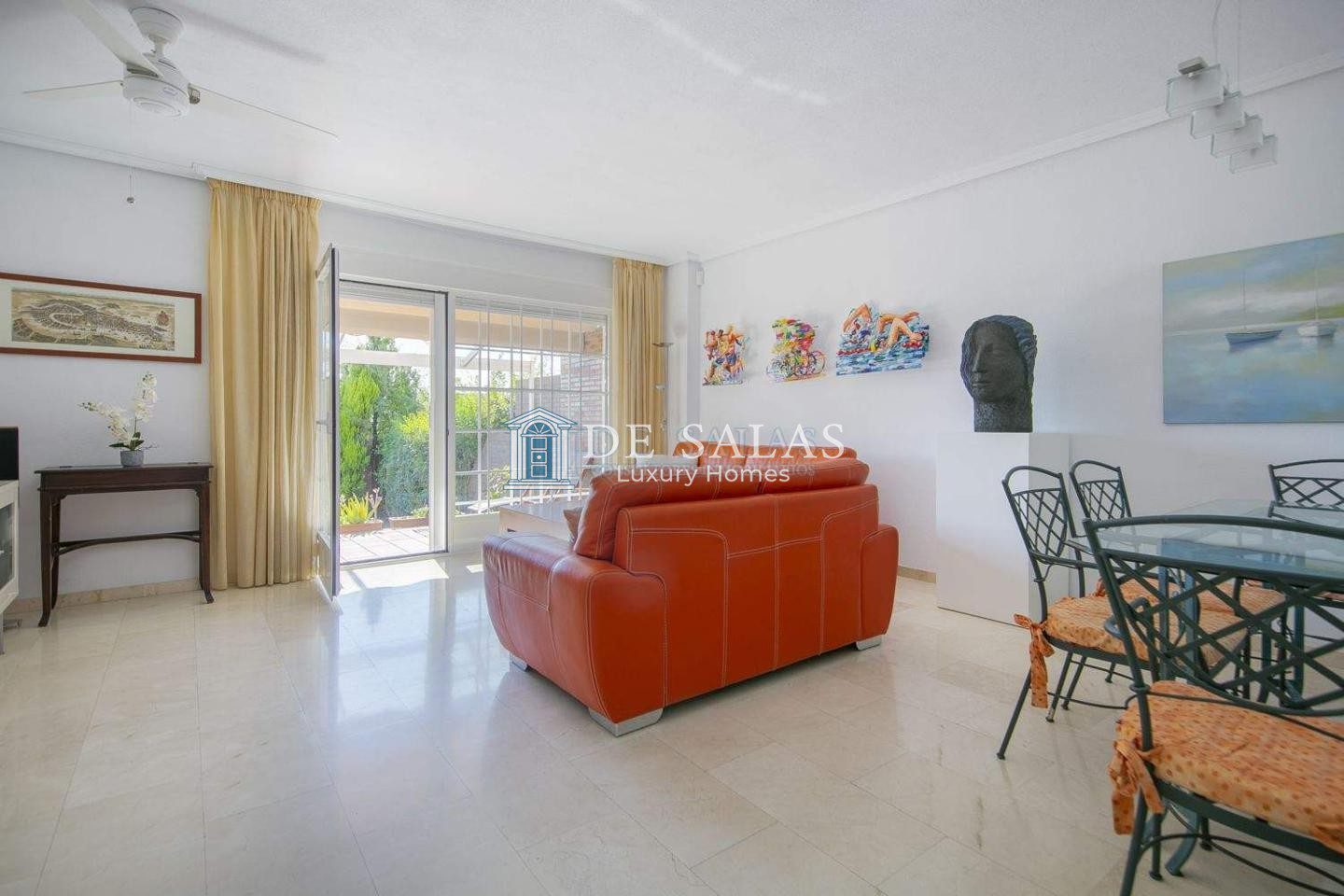 Casa Chalet en venta en Madrid de 235m2 REF:MAV02244