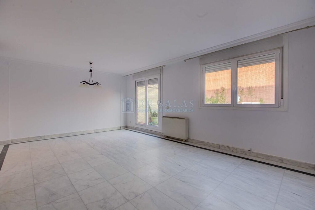 Casa Chalet en venta en Madrid de 284m2 REF:MAV02241