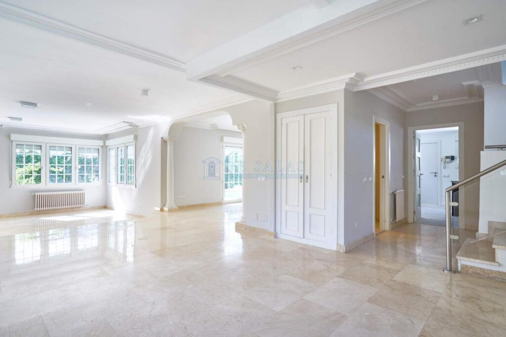 Casa Chalet en venta en Madrid de 350m2 REF:MAV00607