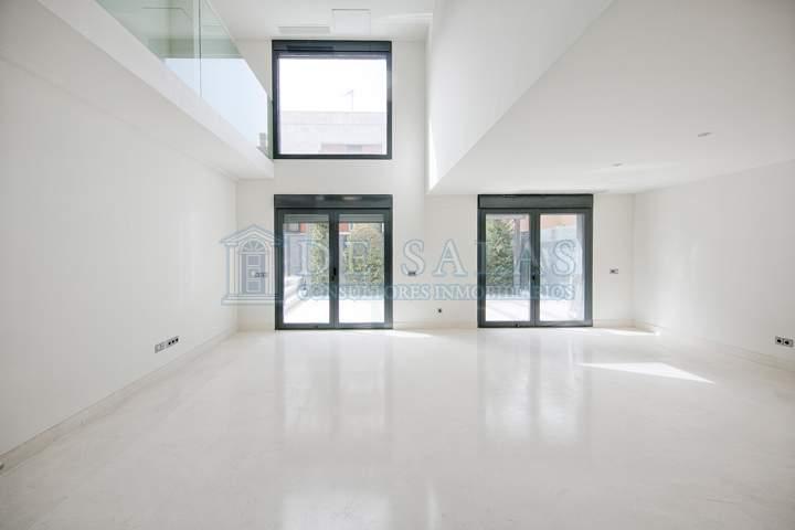 Casa Chalet en venta en Madrid de 500m2 REF:MAV01791