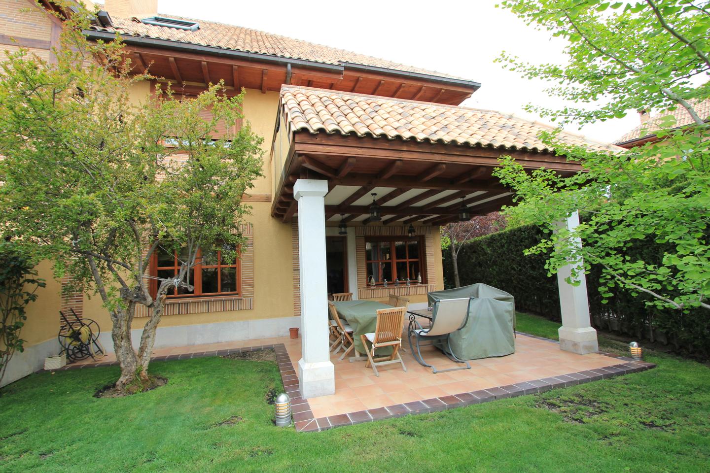 Casa Chalet en venta en Madrid de 450m2 REF:MOV02098