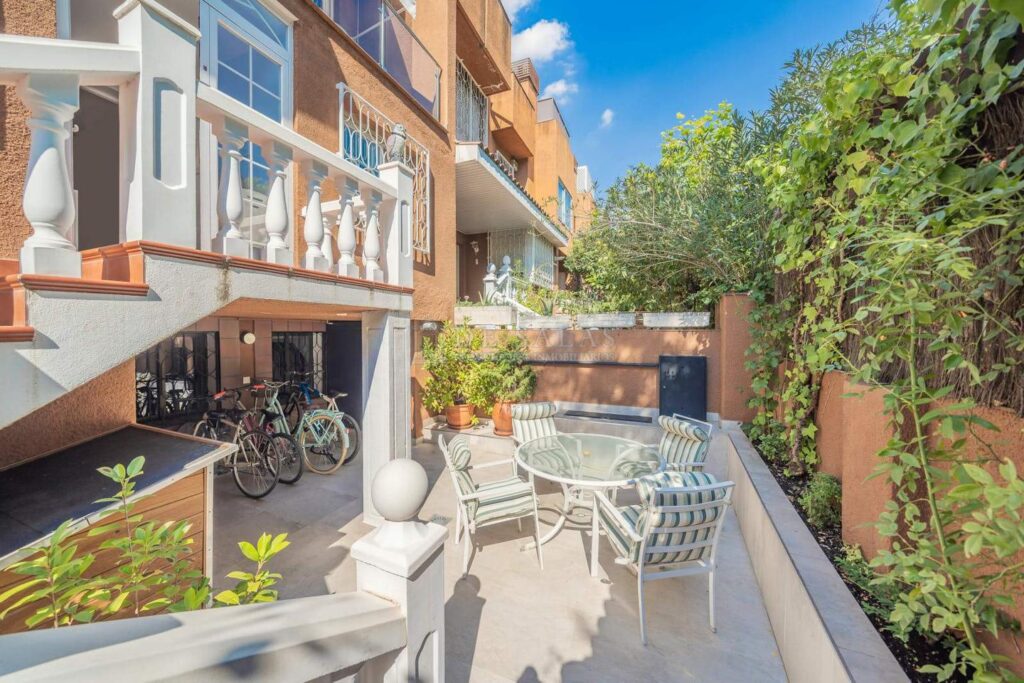 Casa Chalet en venta en Madrid de 294m2 REF:MAV02565
