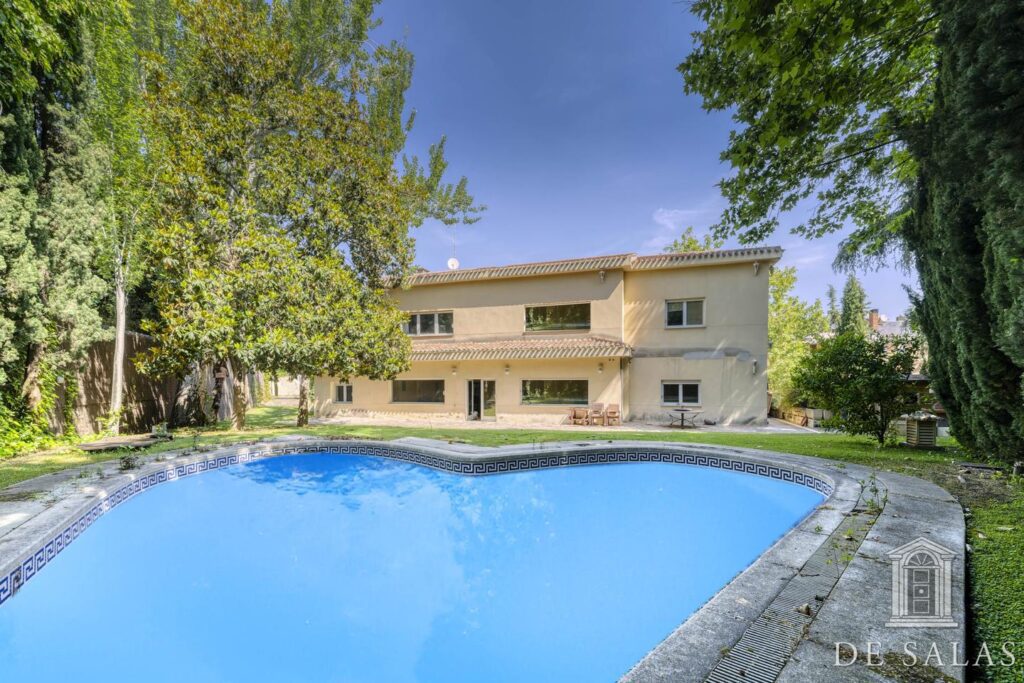 Magnífica casa independiente con posibilidades en Conde Orgaz