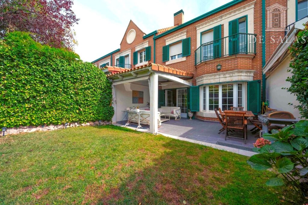Chalet adosado de lujo en El Encinar de los Reyes - 250 m2