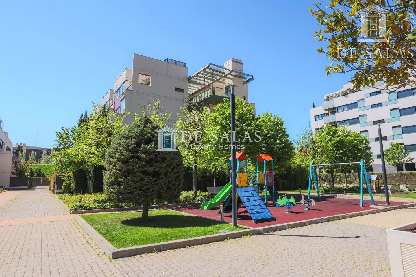 Exclusivo Ático Tríplex con Piscina Privada en Isla de Chamartín