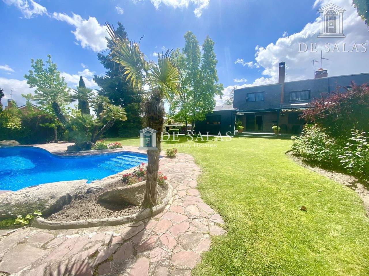 Chalet pareado de lujo en prestigiosa urbanización privada