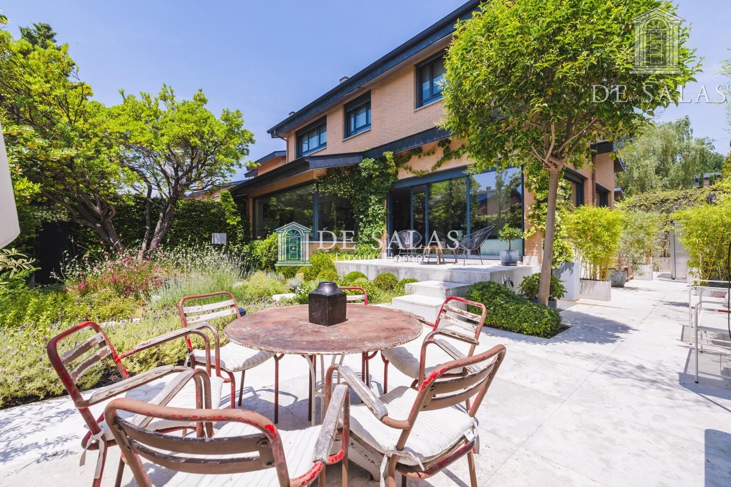 Chalet pareado de lujo en El Encinar de los Reyes – 400 m2