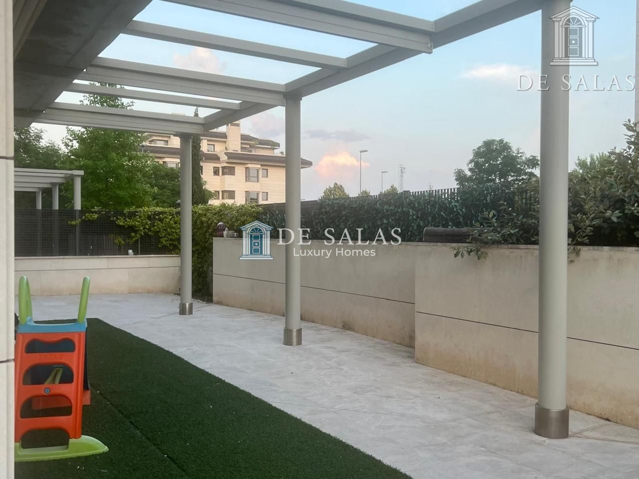Bajo con jardín de lujo en Arroyo de la Vega- 226 m2