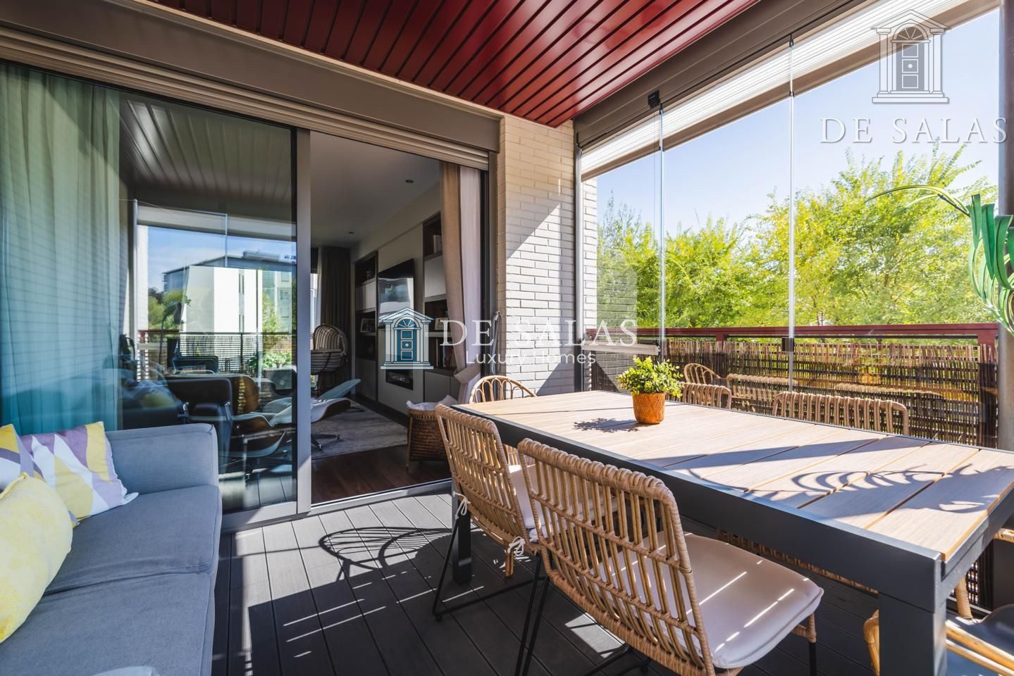 Exclusiva vivienda de diseño moderno de 176 m² con tres dormitorios y dos terrazas.