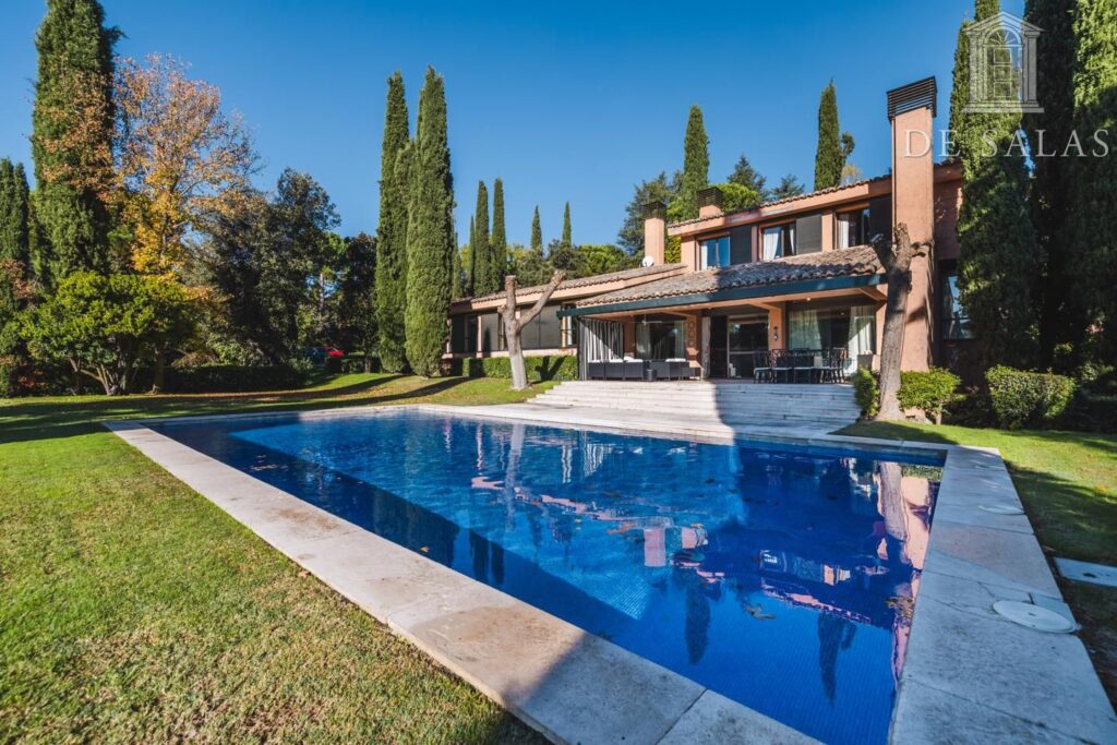 Exclusiva vivienda independiente en venta con vistas al campo de golf 1