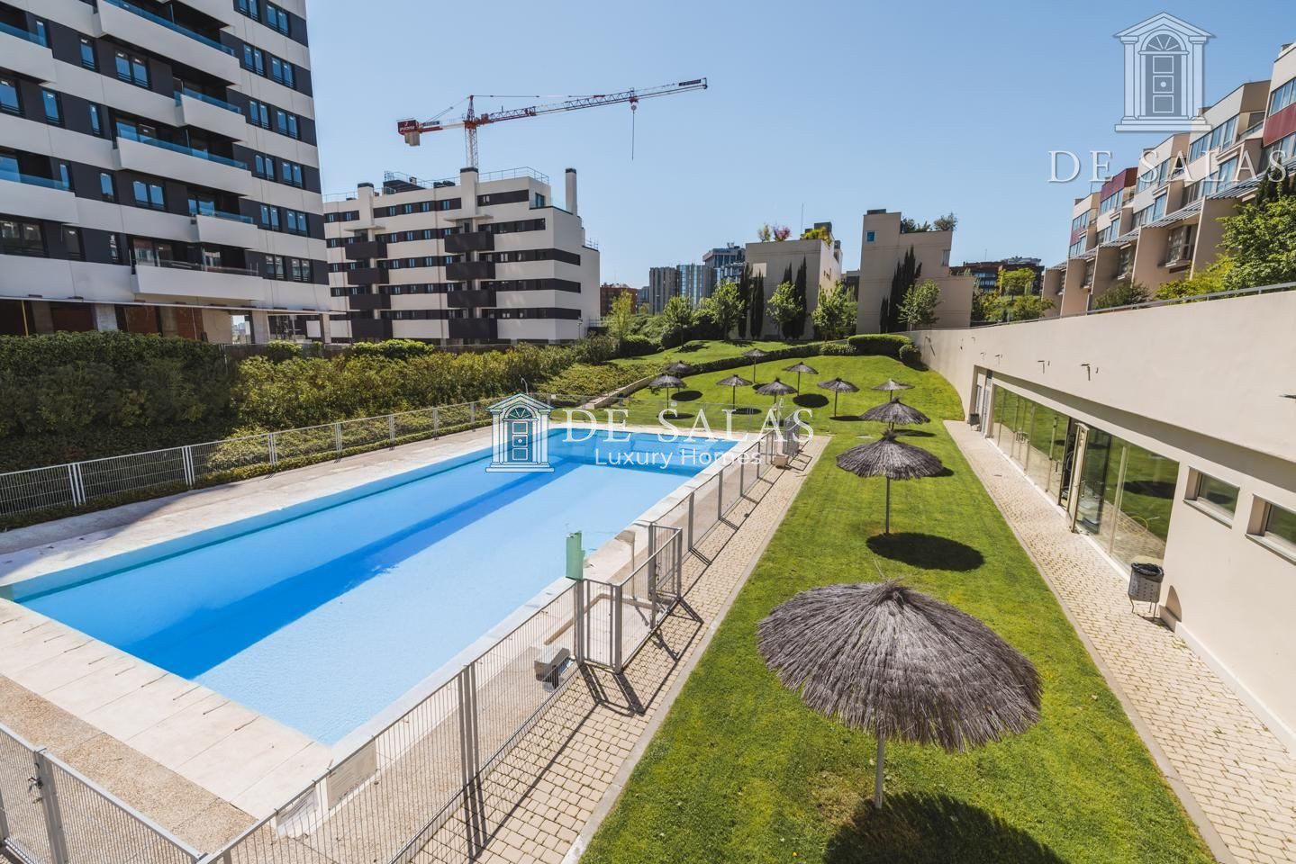 Exclusivo Ático Tríplex con Piscina Privada en Isla de Chamartín